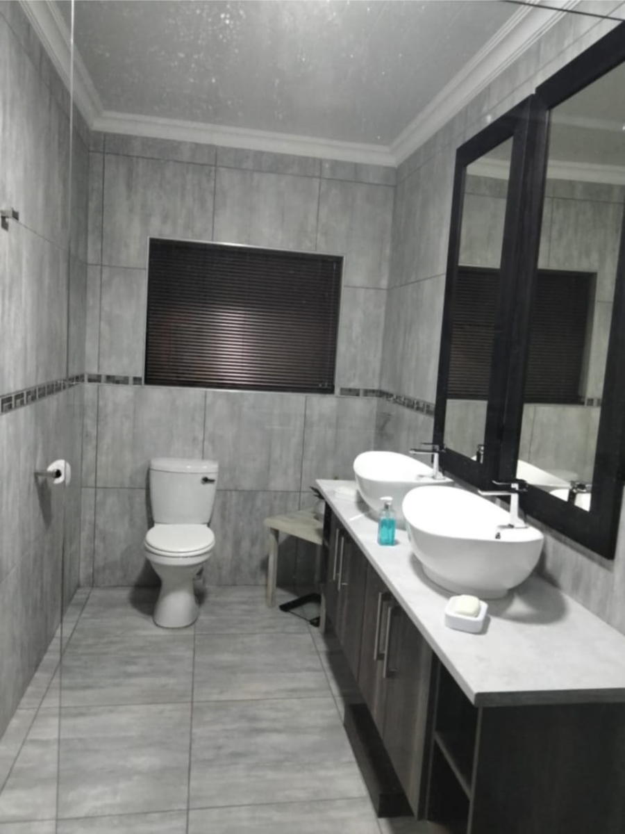 To Let 2 Bedroom Property for Rent in Albertinia Western Cape